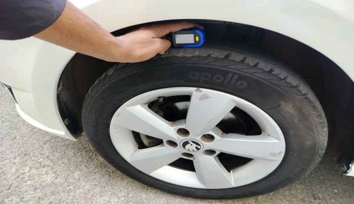 2017 Skoda Rapid AMBITION 1.6 MPI MT, Petrol, Manual, 32,596 km, tyre