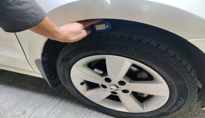 2017 Skoda Rapid AMBITION 1.6 MPI MT, Petrol, Manual, 32,596 km, tyre