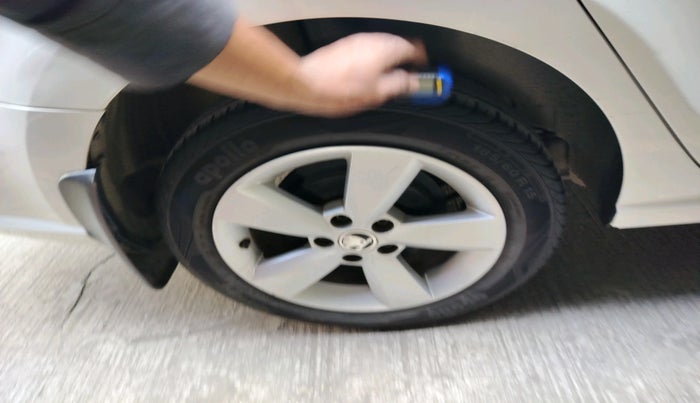 2017 Skoda Rapid AMBITION 1.6 MPI MT, Petrol, Manual, 32,596 km, tyre