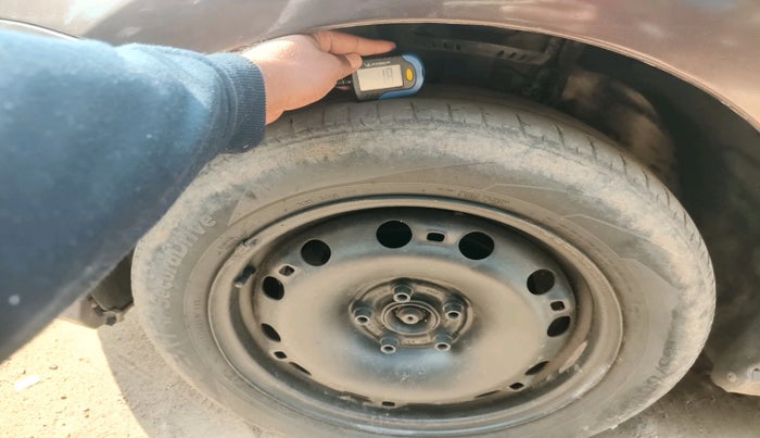 2017 Volkswagen Ameo COMFORTLINE 1.2L, Petrol, Manual, 1,29,296 km, tyre