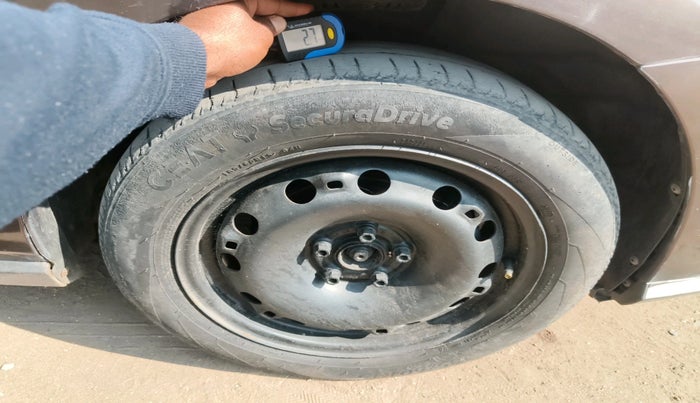 2017 Volkswagen Ameo COMFORTLINE 1.2L, Petrol, Manual, 1,29,296 km, tyre