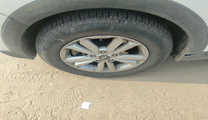 2015 Hyundai Creta SX PLUS 1.6 PETROL, Petrol, Manual, 1,09,762 km, tyre