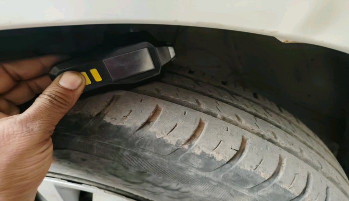 2022 Maruti Swift VXI, Petrol, Manual, 40,447 km, tyre