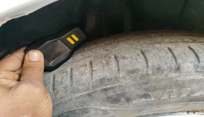 2022 Maruti Swift VXI, Petrol, Manual, 40,447 km, tyre