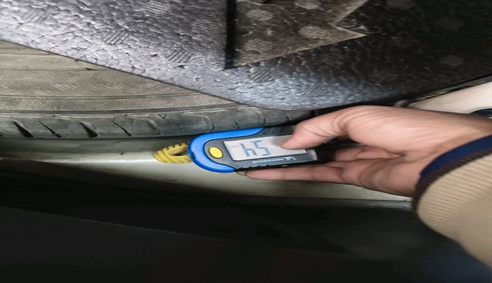 2011 Maruti Swift VXI, Petrol, Manual, 63,322 km, tyre