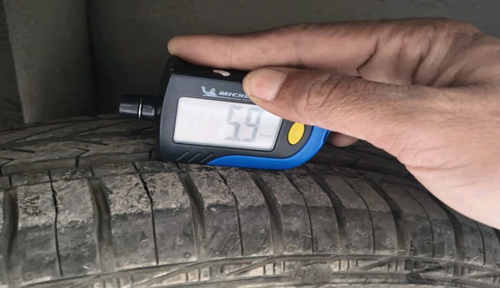 2011 Maruti Swift VXI, Petrol, Manual, 63,322 km, tyre