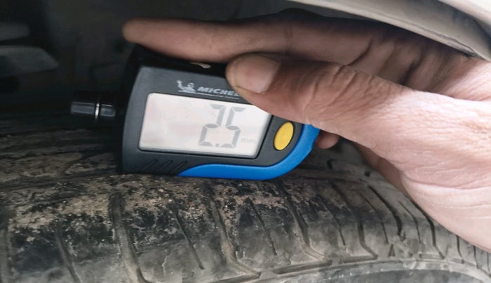 2011 Maruti Swift VXI, Petrol, Manual, 63,322 km, tyre