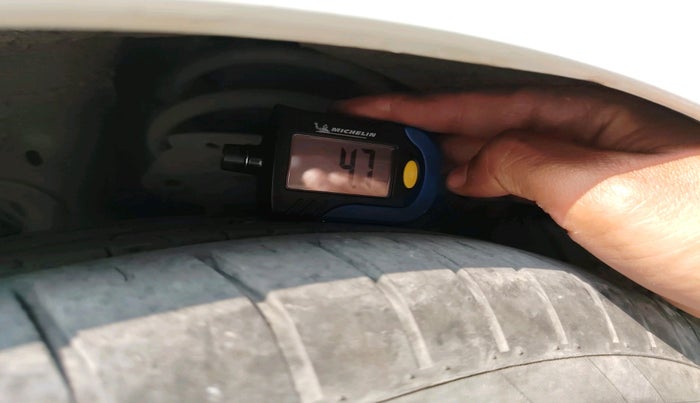 2011 Hyundai Verna FLUIDIC 1.6 VTVT, Petrol, Manual, 1,39,134 km, tyre