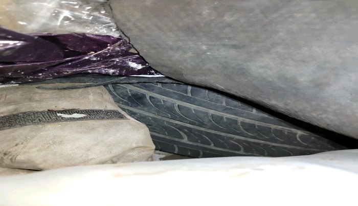 2011 Hyundai Verna FLUIDIC 1.6 VTVT, Petrol, Manual, 1,39,134 km, tyre