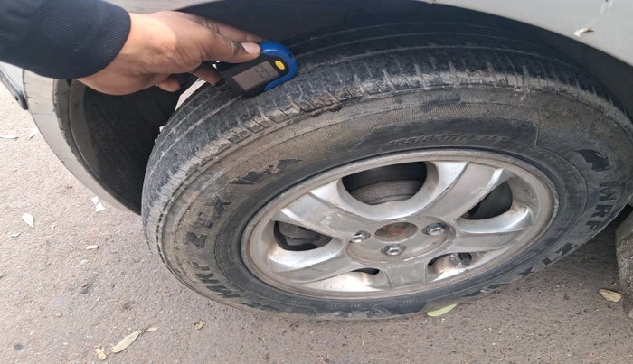 2010 Maruti Swift VXI, Petrol, Manual, 1,35,728 km, tyre