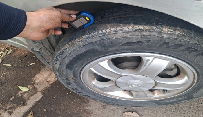 2010 Maruti Swift VXI, Petrol, Manual, 1,35,728 km, tyre