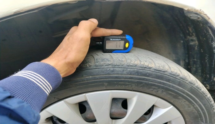 2012 Toyota Etios G, Petrol, Manual, 42,738 km, tyre