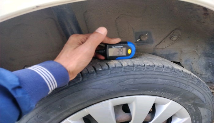 2012 Toyota Etios G, Petrol, Manual, 42,738 km, tyre