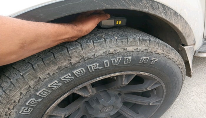 2014 Mahindra XUV500 W6, Diesel, Manual, 1,75,331 km, tyre