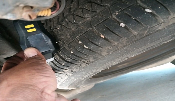 2014 Mahindra XUV500 W6, Diesel, Manual, 1,75,331 km, tyre