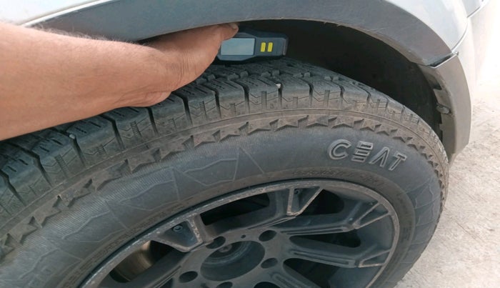 2014 Mahindra XUV500 W6, Diesel, Manual, 1,75,331 km, tyre