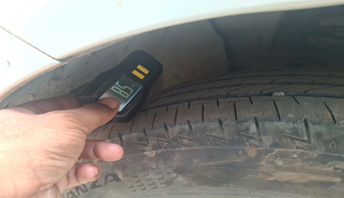 2014 Renault Scala RXL DIESEL, Diesel, Manual, 1,35,168 km, tyre