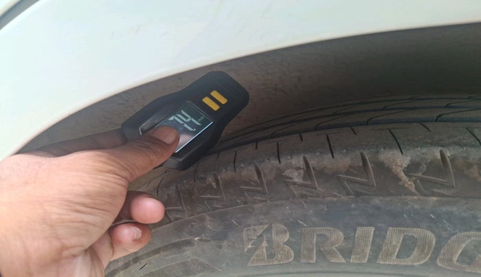 2014 Renault Scala RXL DIESEL, Diesel, Manual, 1,35,168 km, tyre