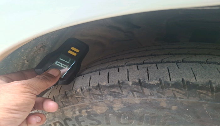 2014 Renault Scala RXL DIESEL, Diesel, Manual, 1,35,168 km, tyre