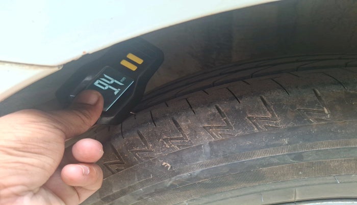 2014 Renault Scala RXL DIESEL, Diesel, Manual, 1,35,168 km, tyre