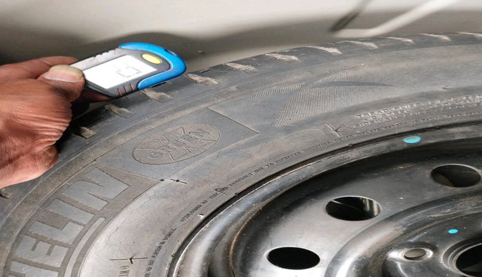 2013 Maruti Swift Dzire VXI, Petrol, Manual, 84,718 km, tyre