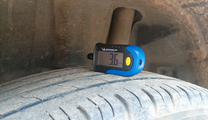 2021 Maruti Vitara Brezza LXI, Petrol, Manual, 65,000 km, tyre