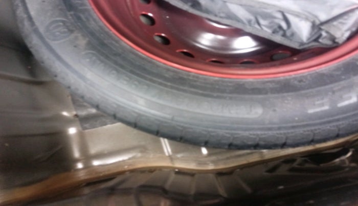 2023 Renault Kwid RXT 1.0, Petrol, Manual, 15,218 km, tyre