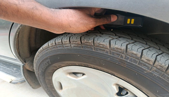 2021 Maruti Eeco 5 STR AC CNG, Petrol, Manual, 46,476 km, tyre