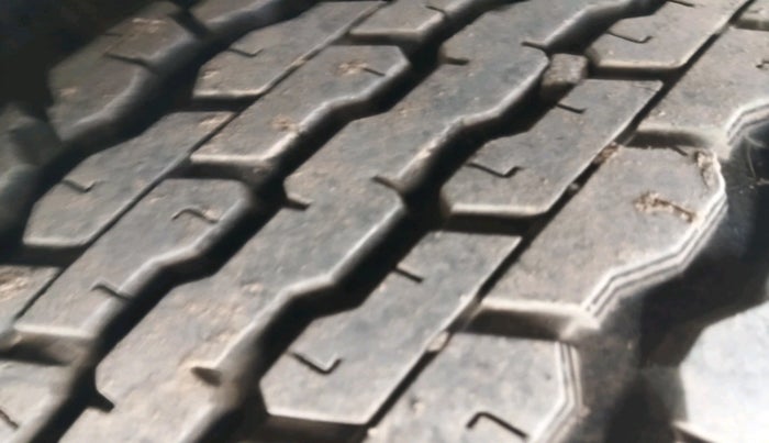 2011 Tata Safari 4X2 EX DICOR, Diesel, Manual, 1,13,047 km, tyre