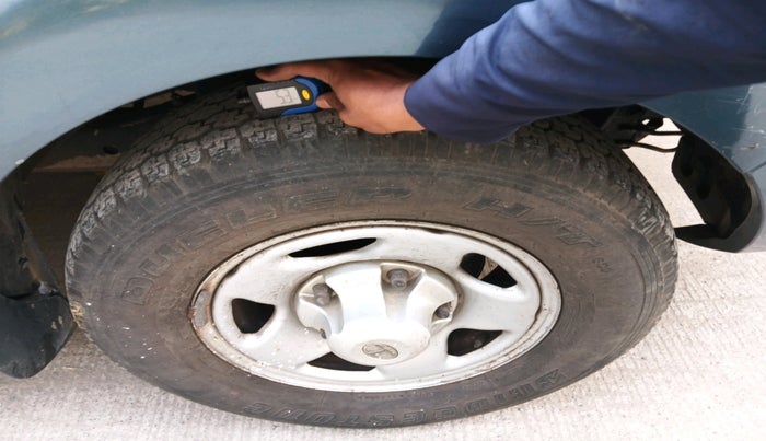 2011 Tata Safari 4X2 EX DICOR, Diesel, Manual, 1,13,047 km, tyre