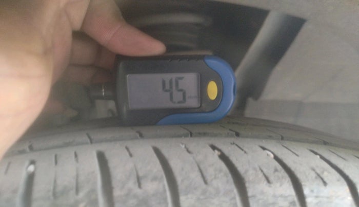 2020 Renault TRIBER RXL MT, Petrol, Manual, 27,128 km, tyre