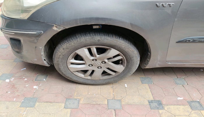 2015 Maruti Swift Dzire ZXI, Petrol, Manual, 1,06,473 km, tyre