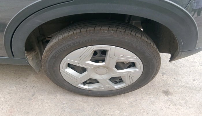 2025 Tata NEXON Smart Plus 1.2 Revotron 6 AMT, Petrol, Automatic, 6,071 km, tyre