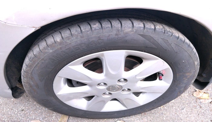 2013 Nissan Micra XV DIESEL, Diesel, Manual, 1,77,348 km, tyre