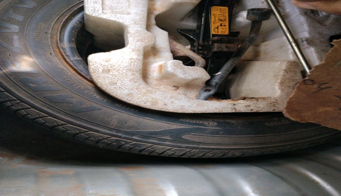 2013 Nissan Micra XV DIESEL, Diesel, Manual, 1,77,348 km, tyre