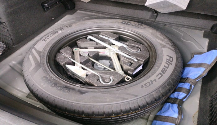 2022 MG ASTOR SAVVY 1.5 CVT, Petrol, Automatic, 37,041 km, tyre