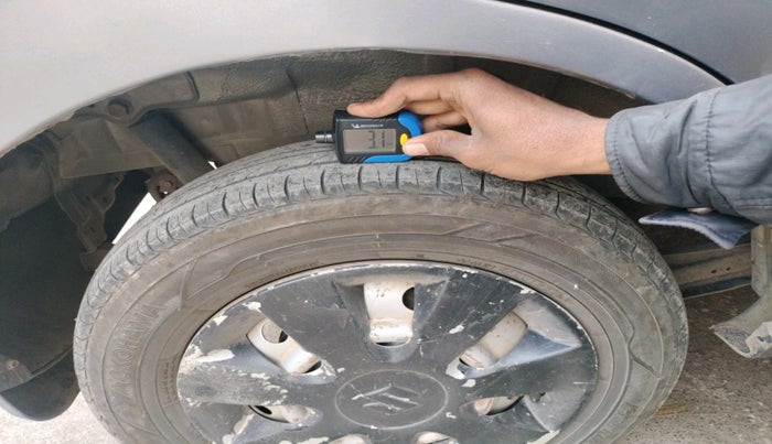 2014 Maruti Wagon R 1.0 LXI CNG, Petrol, Manual, 1,43,760 km, tyre