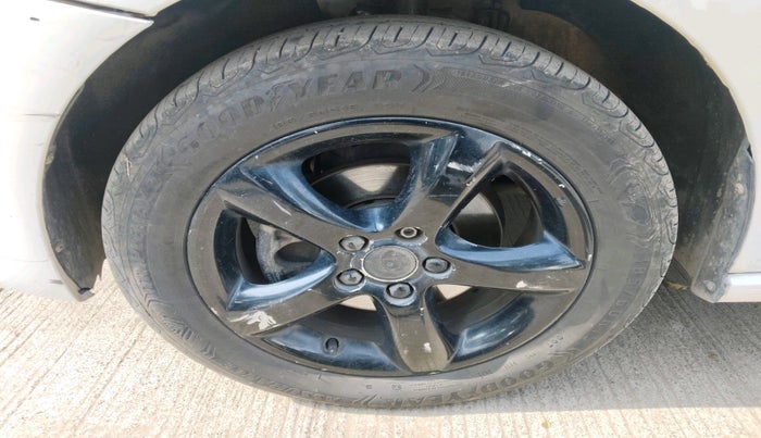 2013 Skoda Rapid ELEGANCE 1.6 MPI AT, Petrol, Automatic, 82,559 km, tyre