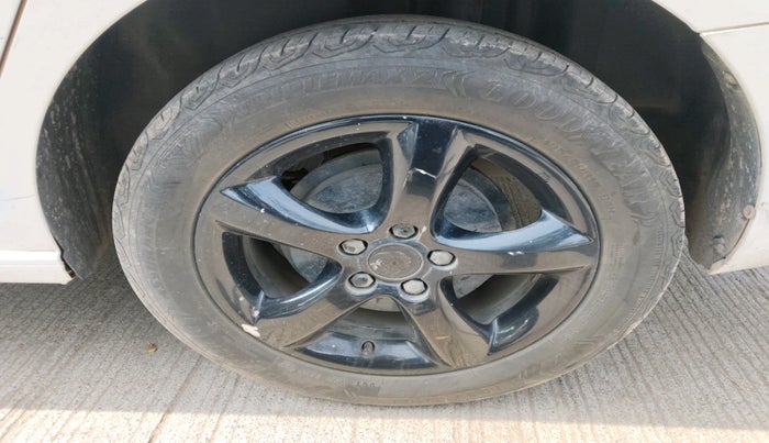 2013 Skoda Rapid ELEGANCE 1.6 MPI AT, Petrol, Automatic, 82,559 km, tyre