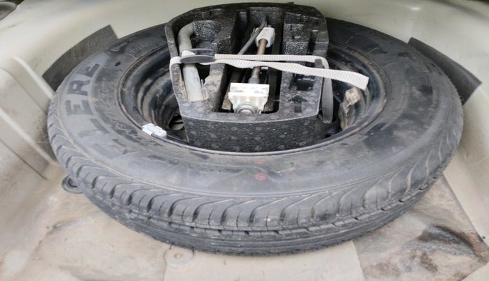 2013 Skoda Rapid ELEGANCE 1.6 MPI AT, Petrol, Automatic, 82,559 km, tyre