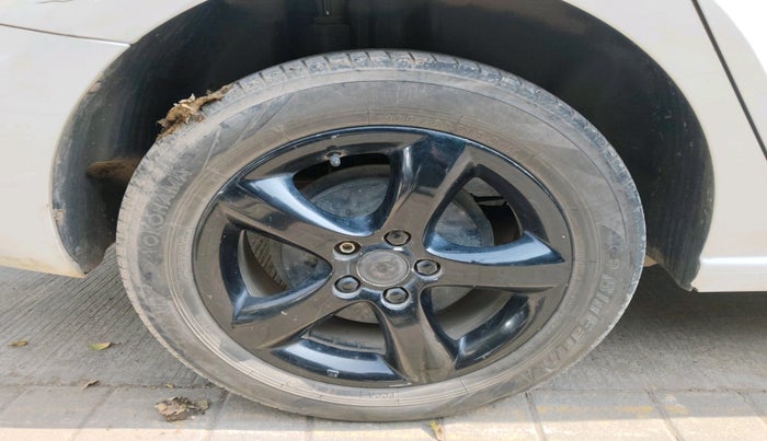 2013 Skoda Rapid ELEGANCE 1.6 MPI AT, Petrol, Automatic, 82,559 km, tyre