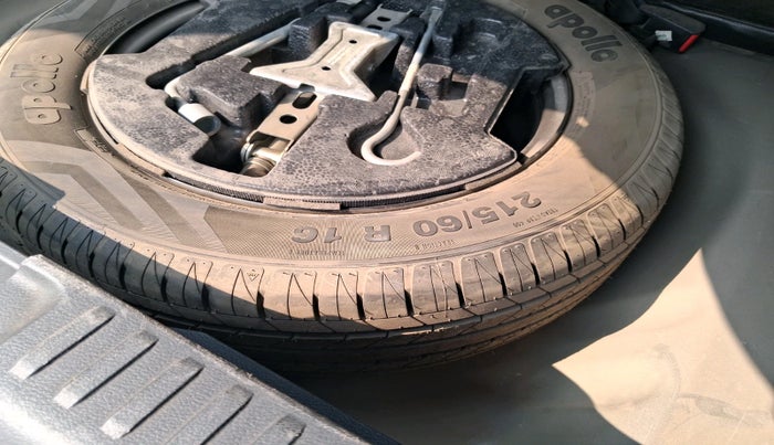 2016 Maruti Vitara Brezza ZDI PLUS, Diesel, Manual, 1,21,853 km, tyre