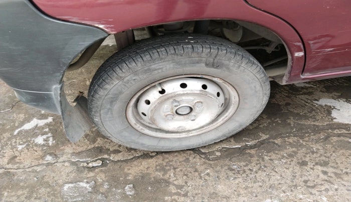 2011 Maruti Alto LXI CNG, Petrol, Manual, 1,90,565 km, tyre