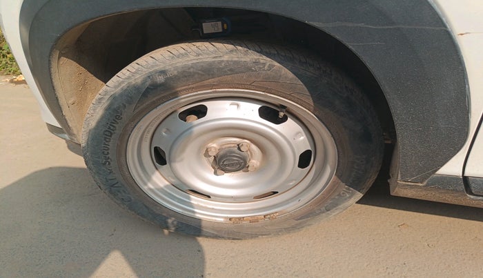 2021 Nissan MAGNITE XE, Petrol, Manual, 22,739 km, tyre