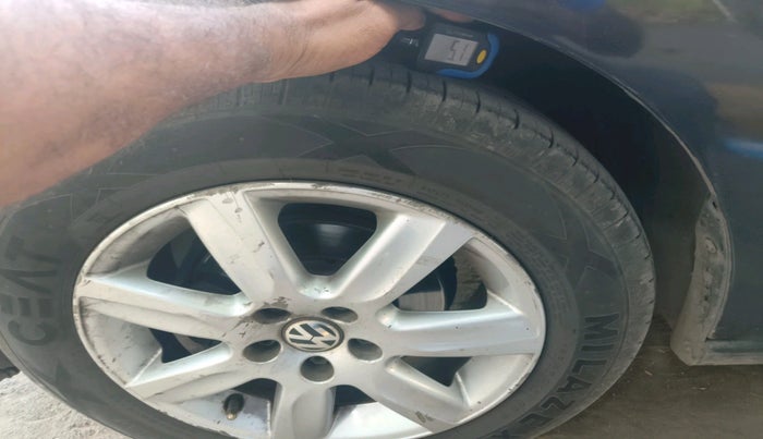 2010 Volkswagen Vento COMFORTLINE DIESEL 1.6, Diesel, Manual, 91,283 km, tyre