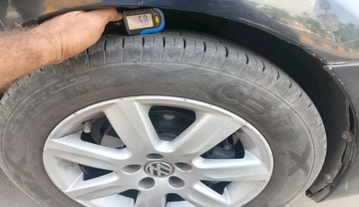 2010 Volkswagen Vento COMFORTLINE DIESEL 1.6, Diesel, Manual, 91,283 km, tyre