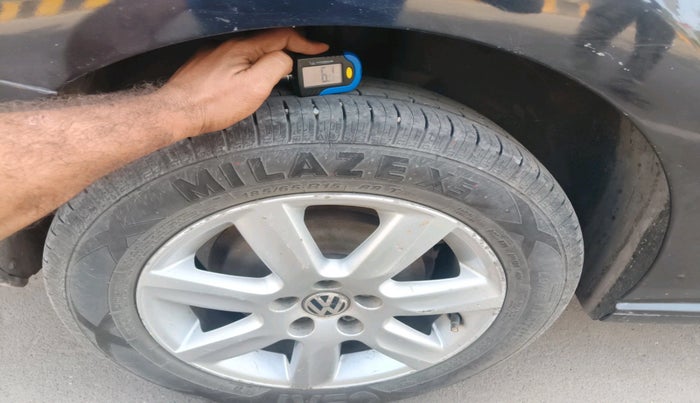 2010 Volkswagen Vento COMFORTLINE DIESEL 1.6, Diesel, Manual, 91,283 km, tyre