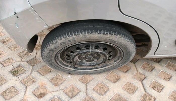 2011 Maruti Wagon R 1.0 VXI, Petrol, Manual, 63,793 km, tyre