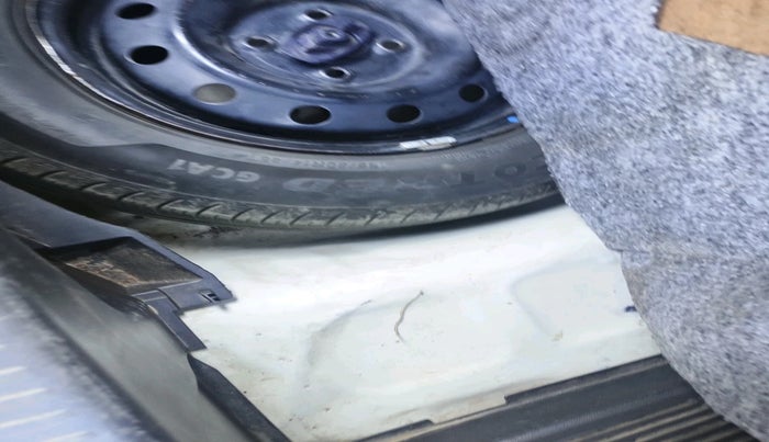 2021 Maruti Swift VXI, Petrol, Manual, 45,610 km, tyre