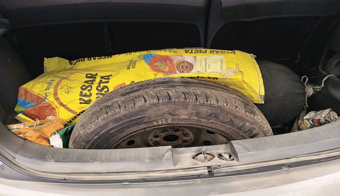 2010 Maruti Ritz LXI, Petrol, Manual, 1,10,000 km, tyre